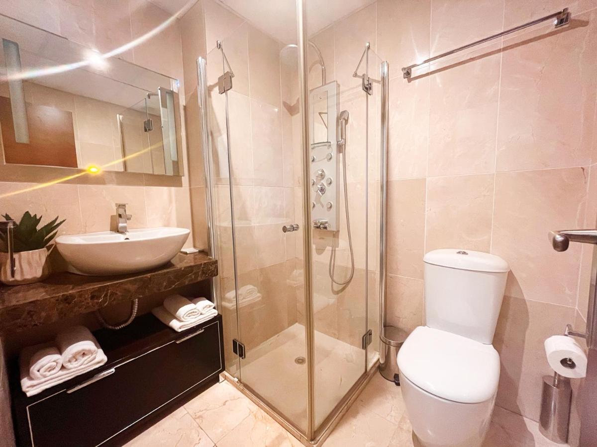 Homely Malaga Carreteria Con Piscina Eksteriør billede